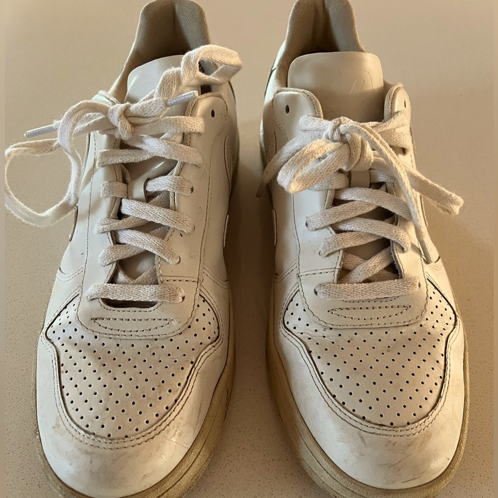 Veja V-10 white sneaker size 11/42